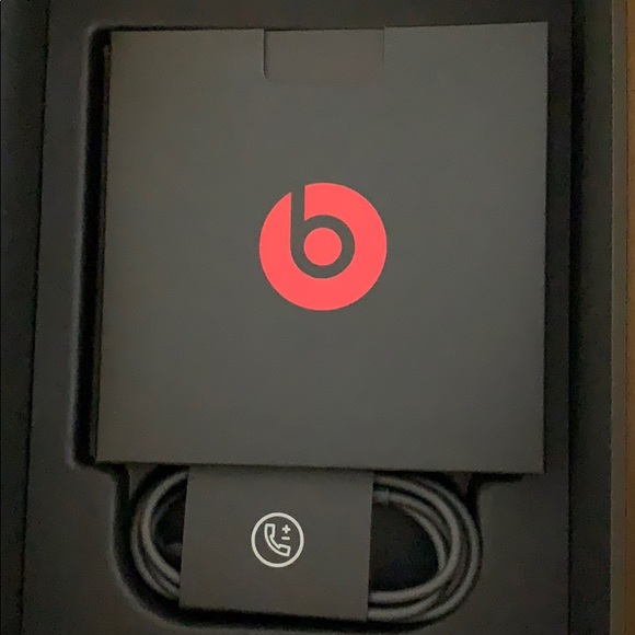 (SOLD)Beats studio 3 wireless shadow gray - Picture 3 of 3